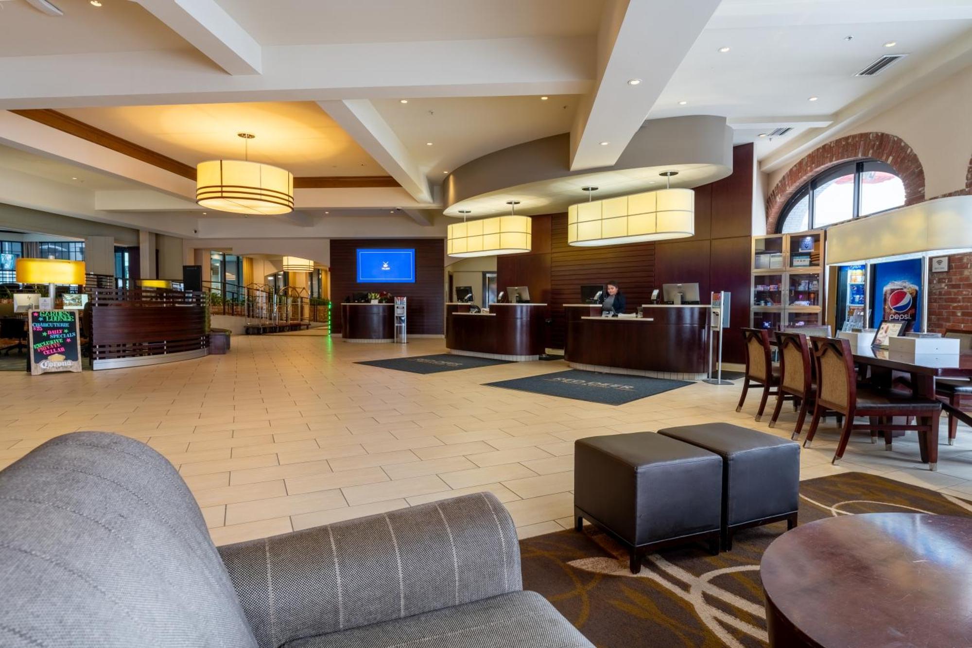 Red Deer Resort & Casino Exterior foto