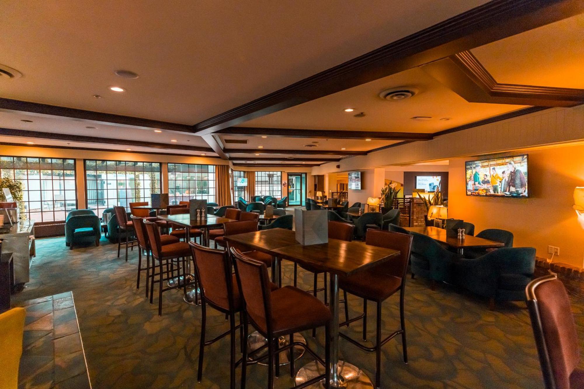 Red Deer Resort & Casino Exterior foto